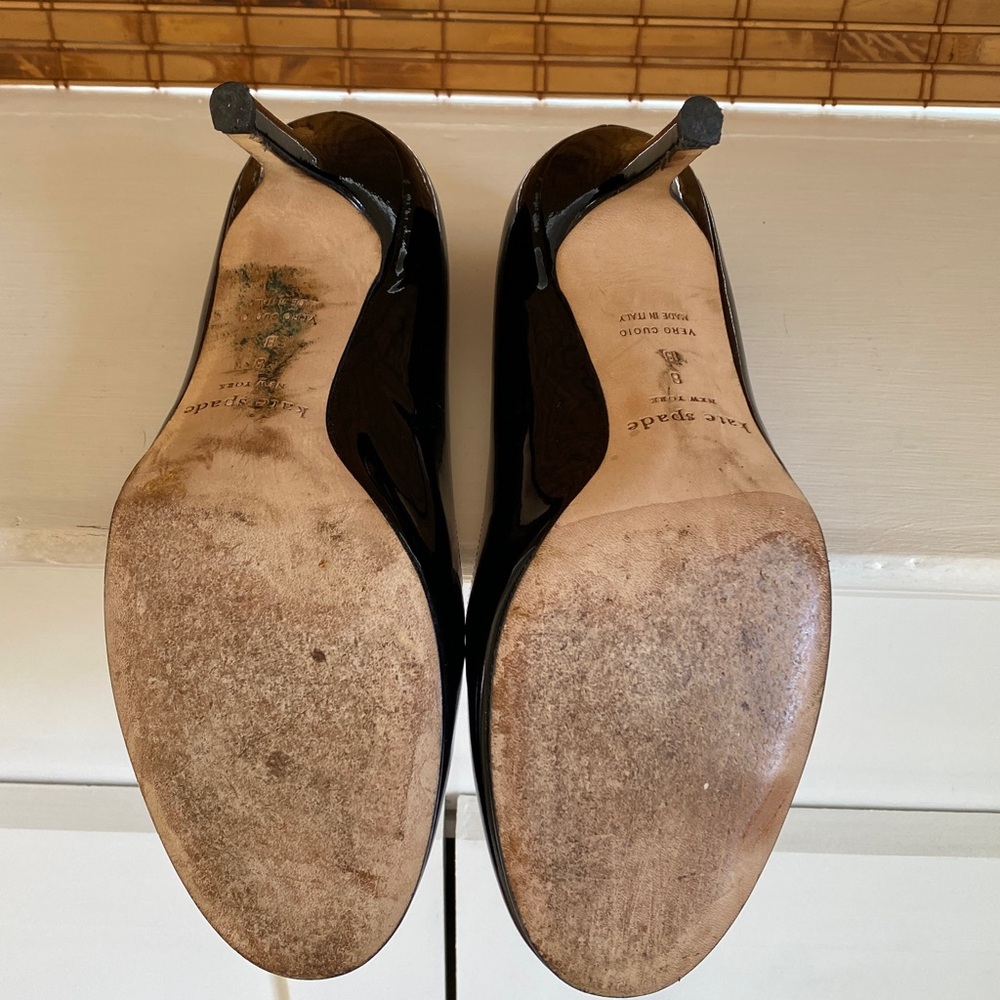 Kate Spade Karolina Heels, Black Patent, Size 8 - Picture 5 of 6